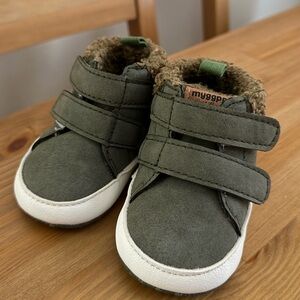 Myggpp Cozy Olive and White Baby Walker Shoes